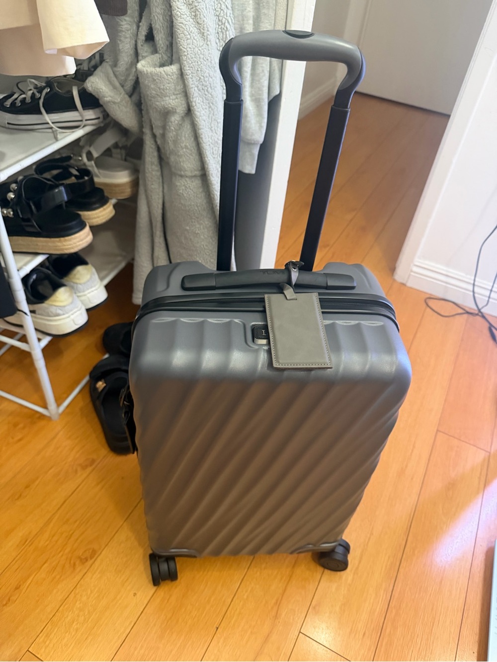 TumI Like new used 1 time sellingg ASAP - Picture 4 of 13